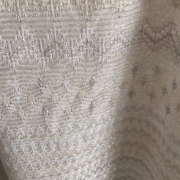 Tank w/ Shimmer 💫✨ - Picture 5 of 6